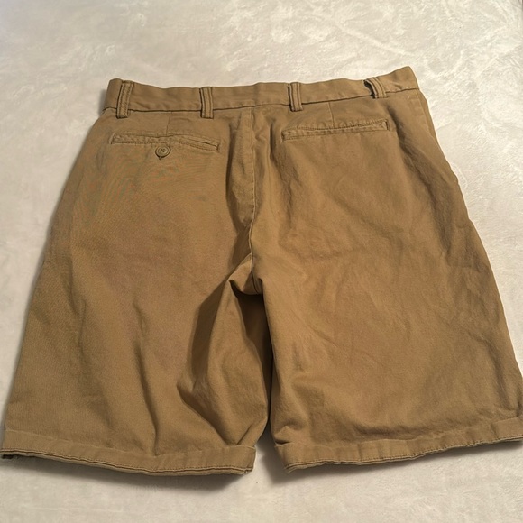Men’s Old Navy Khaki shorts, size 32 - Picture 3 of 5